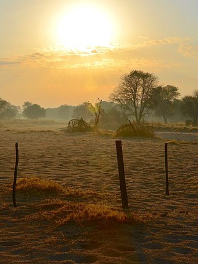 640px-Morning,_just_after_sunrise,_Namibia